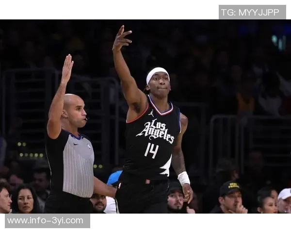 曼恩半场表现惊艳五投全中三分两中助球队取得领先